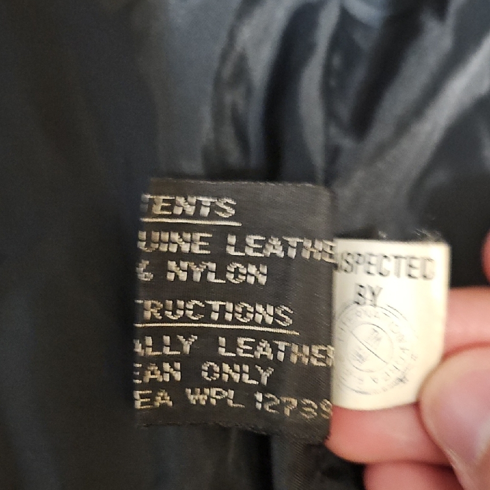 Stylish Women's Black Leather Coat - Picture 5 of 5